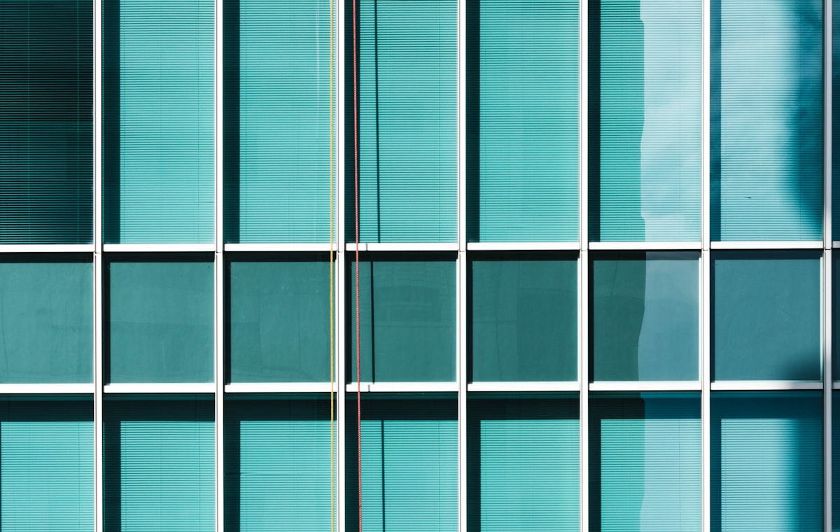 Detailed deep cleaning of a large glass surface